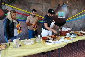 Concurrido concurso de repostería y comidas caseras en La Viña (Foto TA)